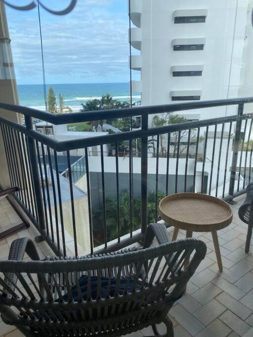 Apartamento Fabulous Sea Views In The Heart Of Surfers Gold Coast Exterior foto