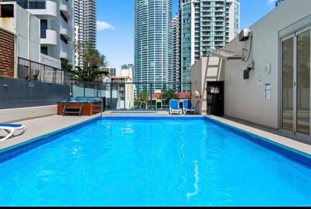 Apartamento Fabulous Sea Views In The Heart Of Surfers Gold Coast Exterior foto