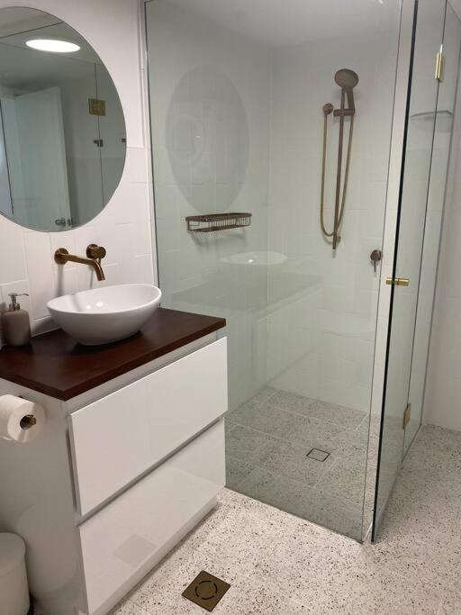 Apartamento Fabulous Sea Views In The Heart Of Surfers Gold Coast Exterior foto