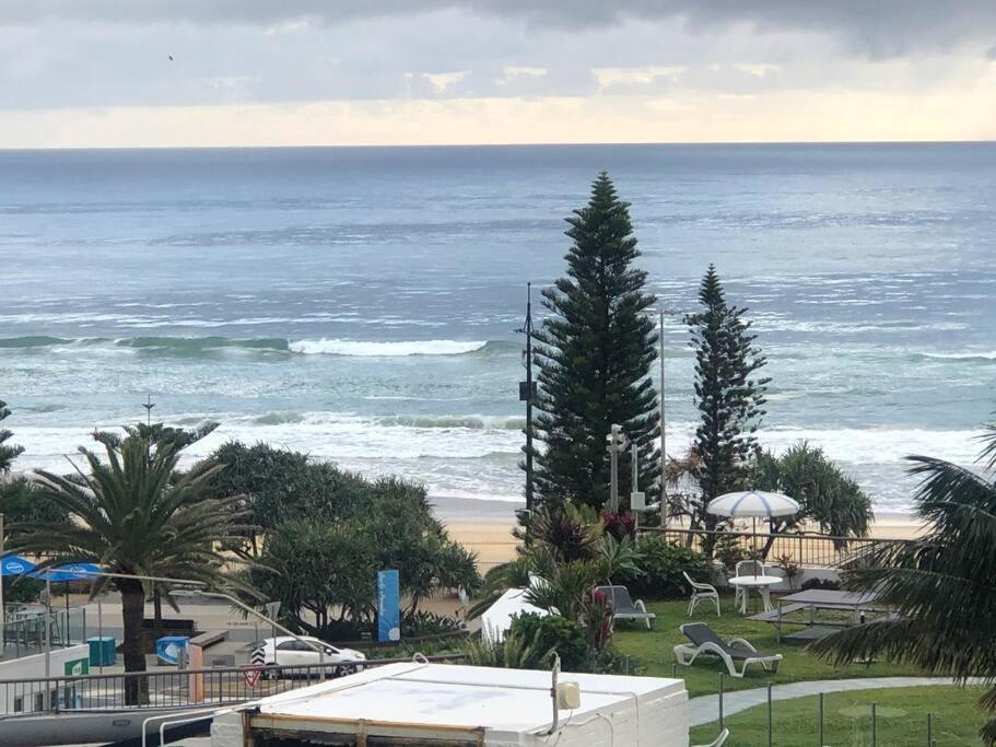 Apartamento Fabulous Sea Views In The Heart Of Surfers Gold Coast Exterior foto
